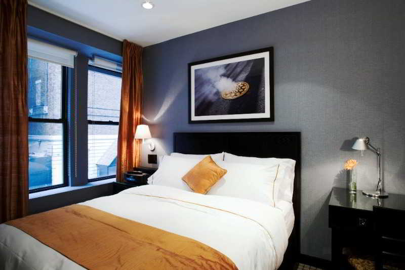 Oyo Times Square 4*